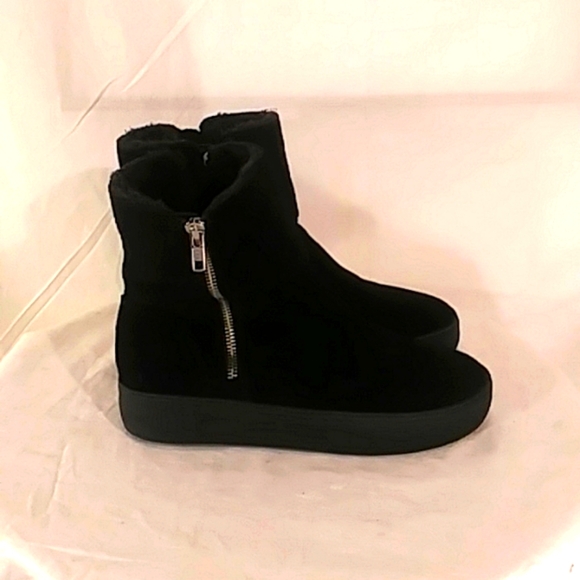 🔥 Like New J/Slide Black Suede Booties. - Picture 5 of 12